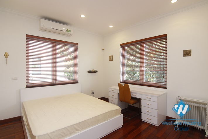 Hanoi furnished 4 bedrooms villa for let in Vinhomes Riverside with river view